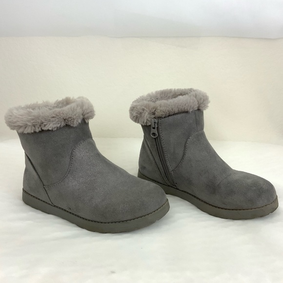 Girl’s Cat & Jack Grey Fur Boots Size 2 - Picture 3 of 5